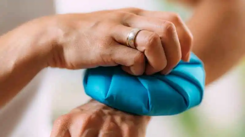 kompres-na-uzadlenie-osy